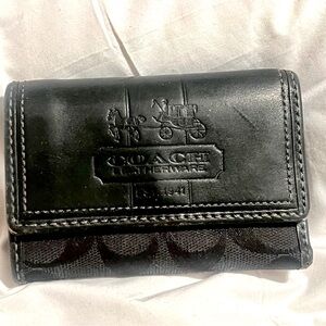 Pre- owned Trademark Pattern Coach trifold wallet